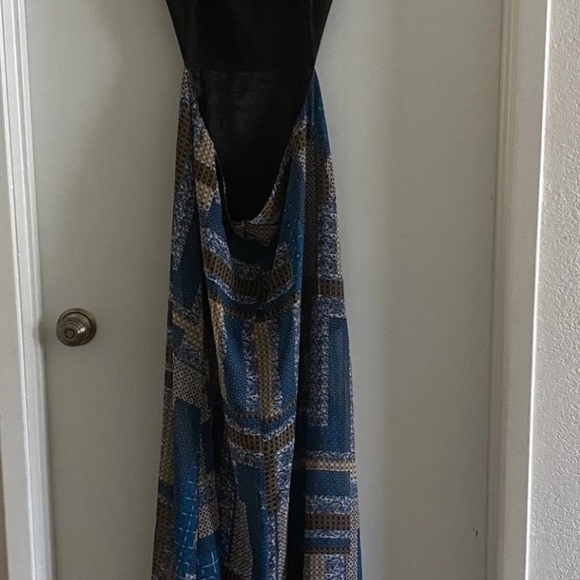 Like Mynded Blue Geometric Women's Partially Backless Maxi Dress Size S NWT - Picture 4 of 14